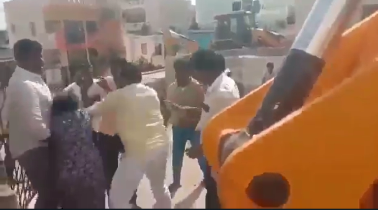 ಕಾಂಗ್ರೆಸ್‌ ಸೇರಿದ ಮಗ: ತಾಯಿ ಮೇಲೆ ಬಿಜೆಪಿ ಮುಖಂಡನಿಂದ ಹಲ್ಲೆ