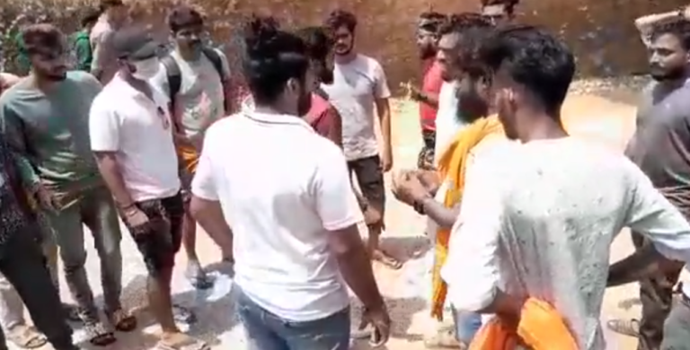 ಹೋಳಿ ಪಾರ್ಟಿ ಮಾಡ್ತಿದ್ದವರಿಗೆ ಭಜರಂದಳ ಶಾಕ್:‌ ಮಂಗಳೂರಿನಲ್ಲಿ ಮತ್ತೆ ನೈತಿಕ ಪೊಲೀಸ್‌ಗಿರಿ.!