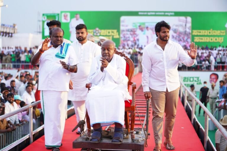 ಮೈಸೂರಿನಲ್ಲಿ ಪಂಚರತ್ನ ಸಮಾರೋಪ: ಜನಸ್ತೋಮ ಕಂಡು ಭಾವುಕರಾದ ಹೆಚ್‌ಡಿಡಿ
