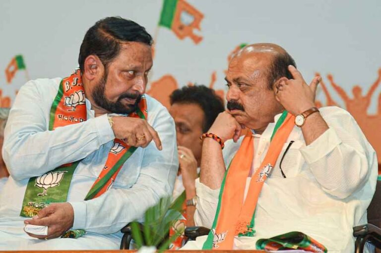 ಲಕ್ಷ್ಮಣ್‌ ಸವದಿಗಿಲ್ಲ ಟಿಕೆಟ್:‌ ಬೊಮ್ಮಾಯಿ ನೀಡಿದ್ರು ಸುಳಿವು