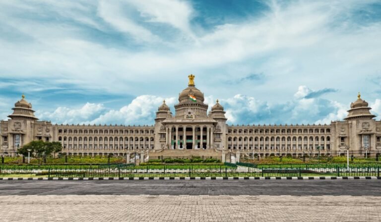 ಮೊದಲ ದಿನವೇ 221 ಅಭ್ಯರ್ಥಿಗಳಿಂದ ನಾಮಪತ್ರ ಸಲ್ಲಿಕೆ