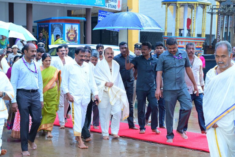 ಮುಂದುವರಿದ ಸಿಎಂ ಬೊಮ್ಮಾಯಿ ಟೆಂಪಲ್ ರನ್