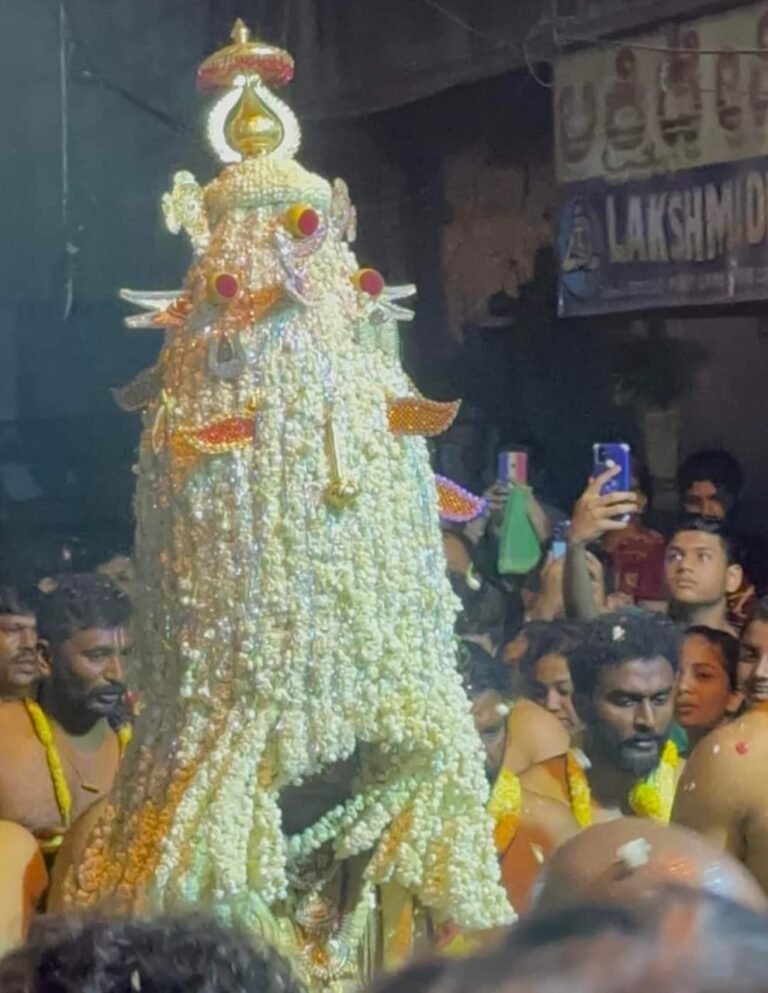 ಅದ್ಧೂರಿಯಾಗಿ ಜರುಗಿದ ಬೆಂಗಳೂರು ಕರಗ