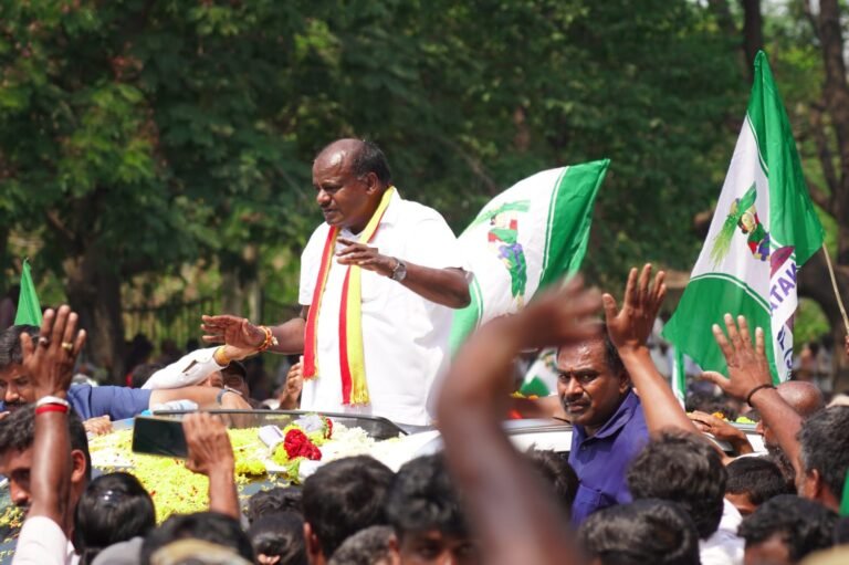  ಚನ್ನಪಟ್ಟಣ: ಹೆಚ್.ಡಿ.ಕುಮಾರಸ್ವಾಮಿ ನಾಮಪತ್ರ ಸಲ್ಲಿಕೆ