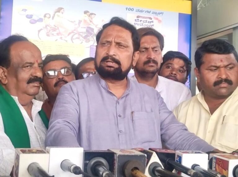 ಜಗದೀಶ್ ಶೆಟ್ಟರ್ ಗೆ ಯಾಕೆ ಟಿಕೆಟ್ ಕೊಡುತ್ತಿಲ್ಲ: ಶೆಟ್ಟರ್ ಪರ ಸವದಿ ಬ್ಯಾಟಿಂಗ್