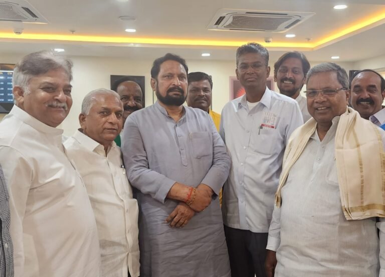 ಬೆಳಗಾವಿಯಲ್ಲಿ ಲಕ್ಷ್ಮಣ ಸವದಿ ಸಿದ್ದರಾಮಯ್ಯ ಭೇಟಿ