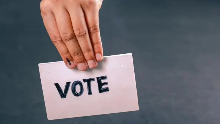 ಬೆಂಗಳೂರಲ್ಲಿ 8000 ಜನ ಮನೆಯಿಂದಲೇ ಮತದಾನ