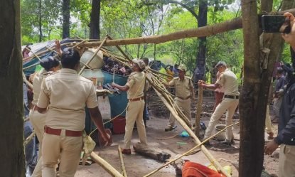 ಜೇನುಕುರುಗೆ ಪೂರ್ವಜರ ಸ್ಥಳ ವಾಸಿಸಲು ಅವಕಾಶ ನೀಡದ ಅರಣ್ಯ ಇಲಾಖೆ :: 6 ಗುಡಿಸಲು ತೆರವು