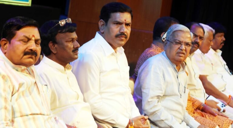 ಕಾಲಹರಣ ಮಾಡಿದರೆ ರಸ್ತೆ ಮೇಲೆ ಓಡಾಡಲು ಬಿಡುವುದಿಲ್ಲ: ಕಾರಜೋಳ