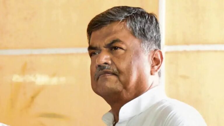 ಆರ್‌ಎಸ್‌ಎಸ್‌ ಗೀತೆ ಹಾಡಿದ ಡಿಕೆಶಿ ಕ್ಷಮೆ ಕೇಳಲಿ : ಬಿ ಕೆ ಹರಿ ಪ್ರಸಾದ್