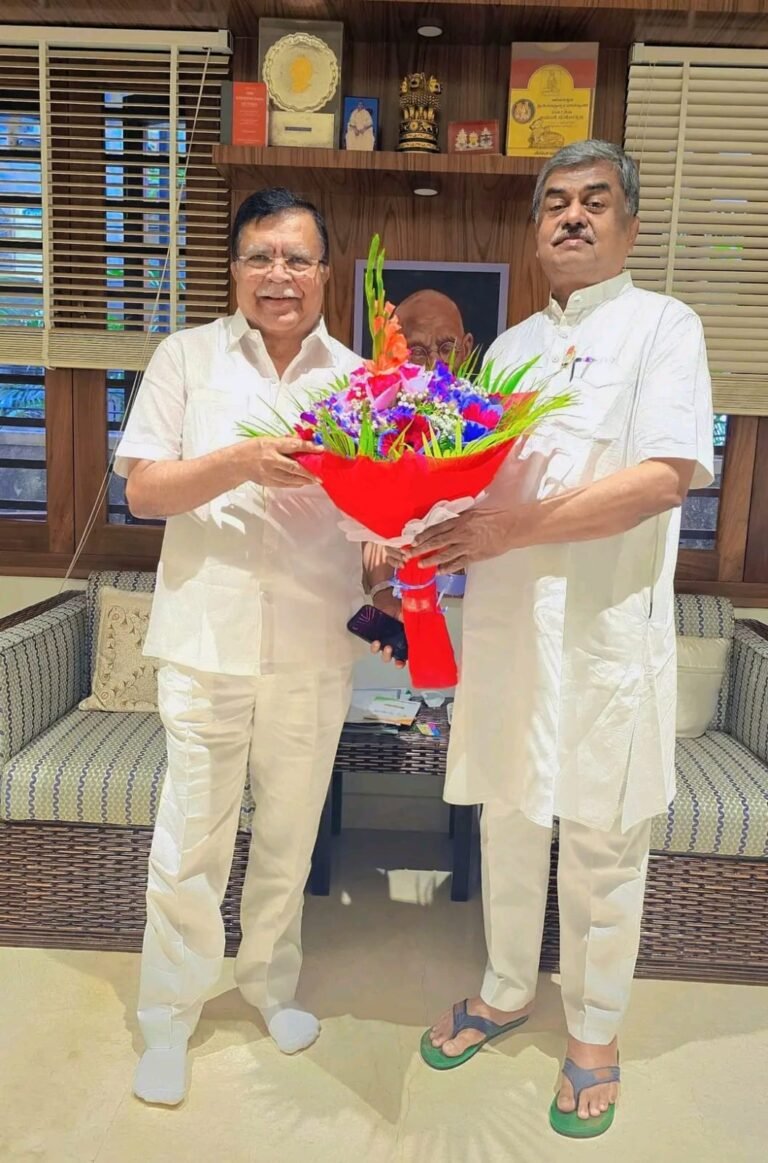 ಕೆಪಿಸಿಸಿ ನೂತನ ಅಧ್ಯಕ್ಷ ಬಿ.ಕೆ. ಹರಿಪ್ರಸಾದ್ ಅವರಿಗೆ ಅಭಿನಂದನೆ ಸಲ್ಲಿಸಿದ ಮಾಜಿ ಸಚಿವ ಕೆ.ಎನ್. ರಾಜಣ್ಣ