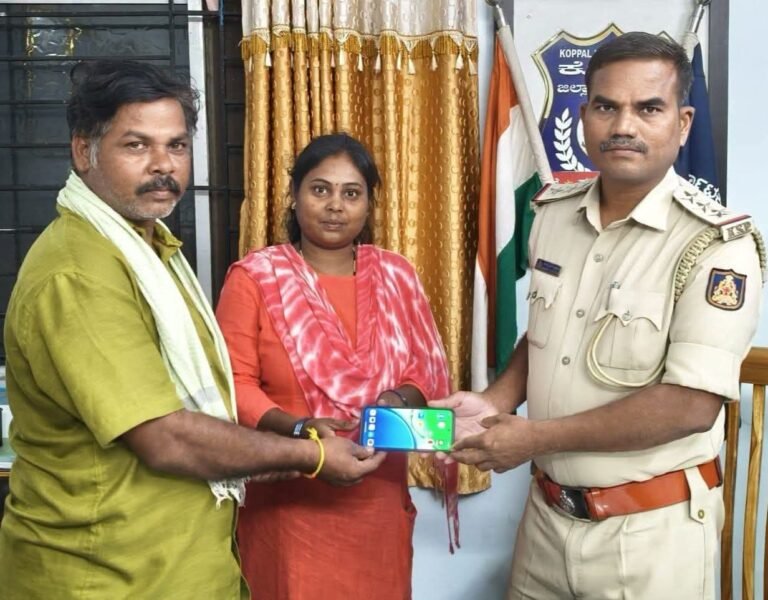 CEIR ಪೋರ್ಟಲ್ ಮೂಲಕ ಕಳೆದುಹೋದ ಮೊಬೈಲ್‌ಗಳ ಪತ್ತೆ; ವಾರಸುದಾರರಿಗೆ ಹಸ್ತಾಂತರಿಸಿದ ಗಂಗಾವತಿ ಗ್ರಾಮೀಣ ಪೊಲೀಸರು
