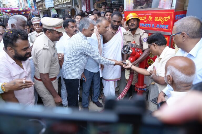 ಬೆಂಗಳೂರಿನಲ್ಲಿ ಪ್ರಥಮ ಬಾರಿಗೆ ಫೈರ್ ಹೈಡ್ರಂಟ್ ಅಳವಡಿಕೆ: ದಿನೇಶ್ ಗುಂಡೂರಾವ್